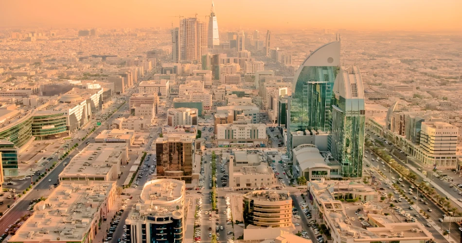 South Ring Road Secrets: Discovering Azizia’s Local Flavors and Finds